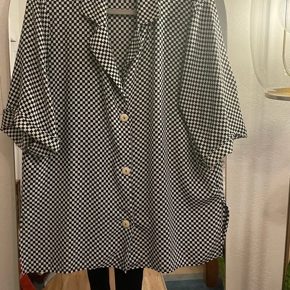 Dane Check Top
Lisa Says Gah! M - Picture 2 of 5